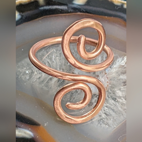 Artisan Copper Spiral Ring Handmade Unisex Jewelry - Picture 5 of 13